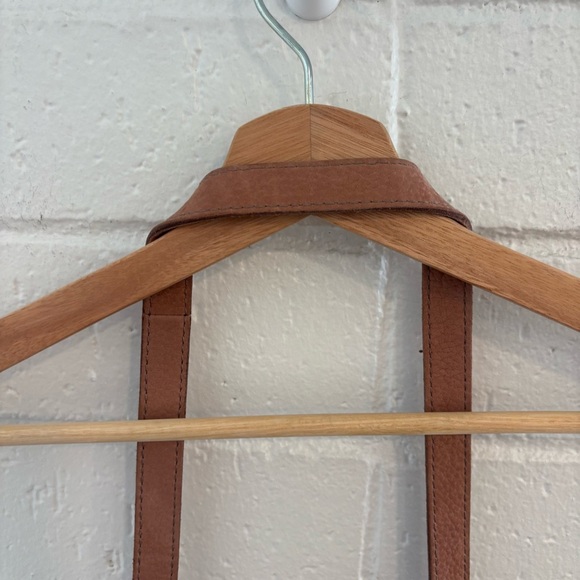 Madewell The Simple Circle Crossbody Bag in Nubuck Leather in flag purple - Picture 12 of 13